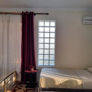 53 Nocleg ze śniadaniem Tirana